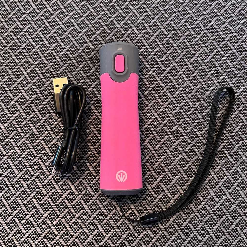 iFrogz Golite 2.0 portable charger with flashlight